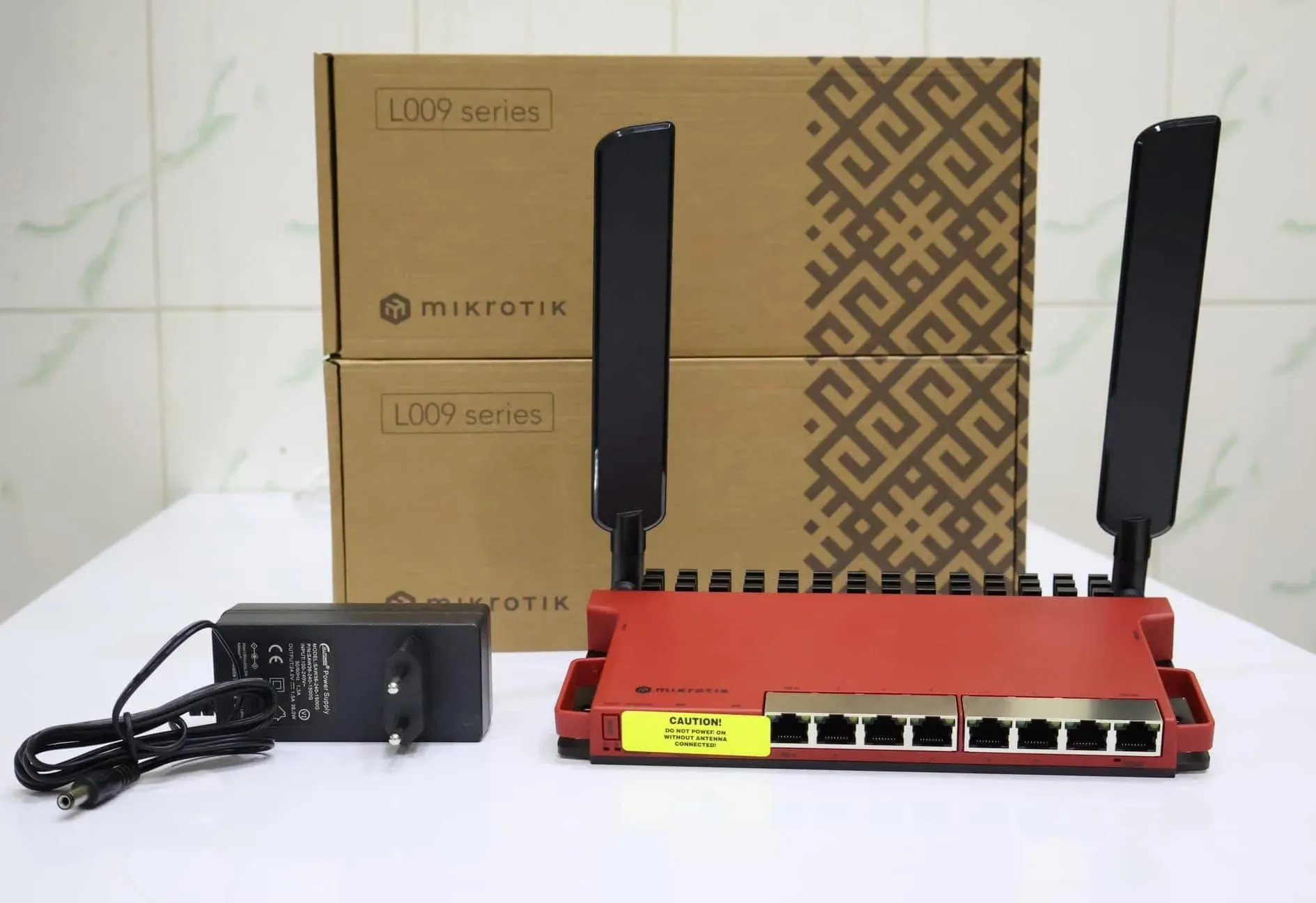 MikroTik L009